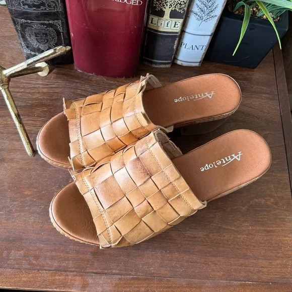 Antelope Open Toe Taupe Leather Wedge Clogs Sandals Size 40 or Size 9 - 9.5 - Picture 2 of 5